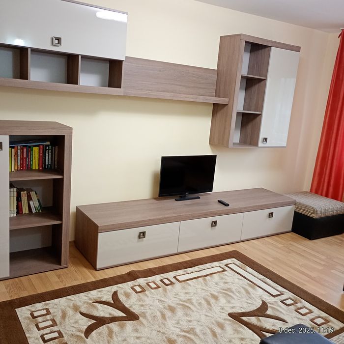 De închiriat apartament două camere decomandat etaj intermediar