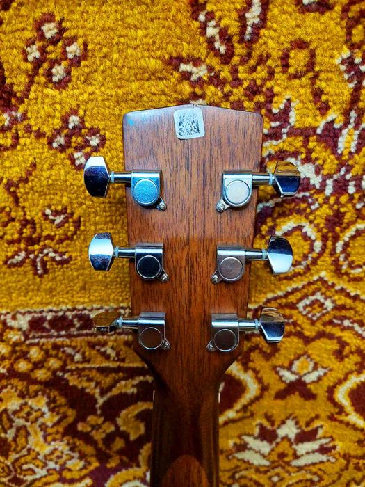 Продам Электроакустическую  гитару Cort