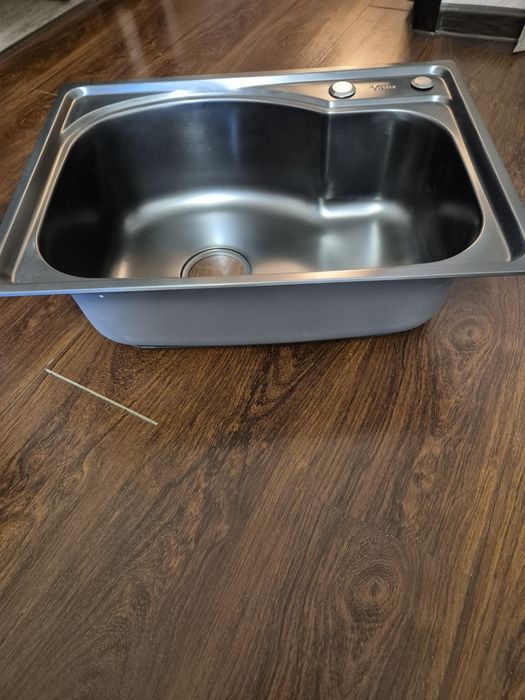 Кухонная мойка в комплекте