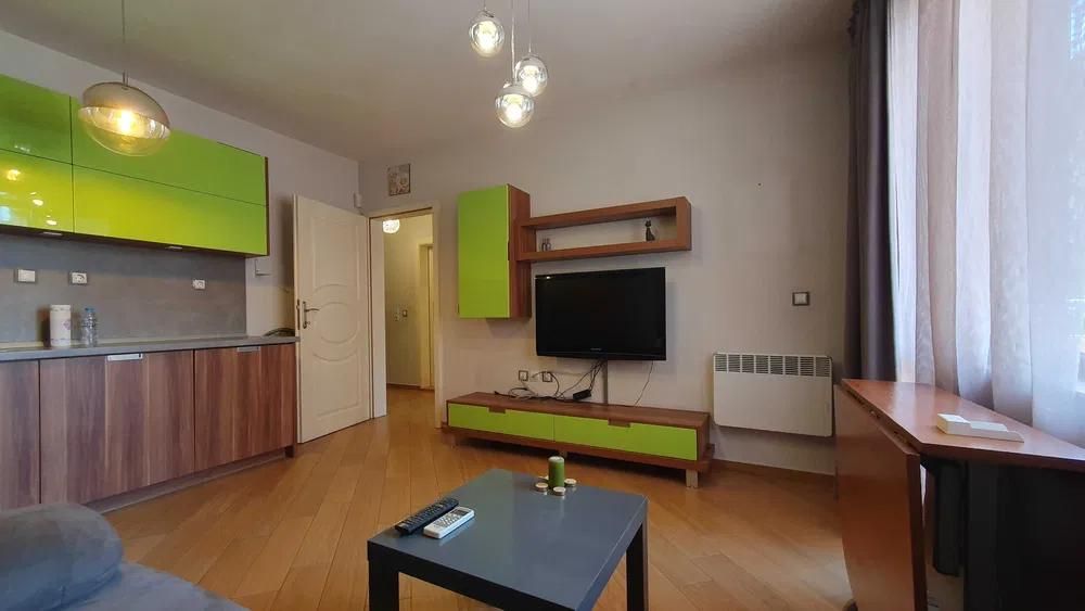 Дава се под наем Двустаен апартамент в Пловдив, Център - 60 кв.м за 350 € - Снимка #2