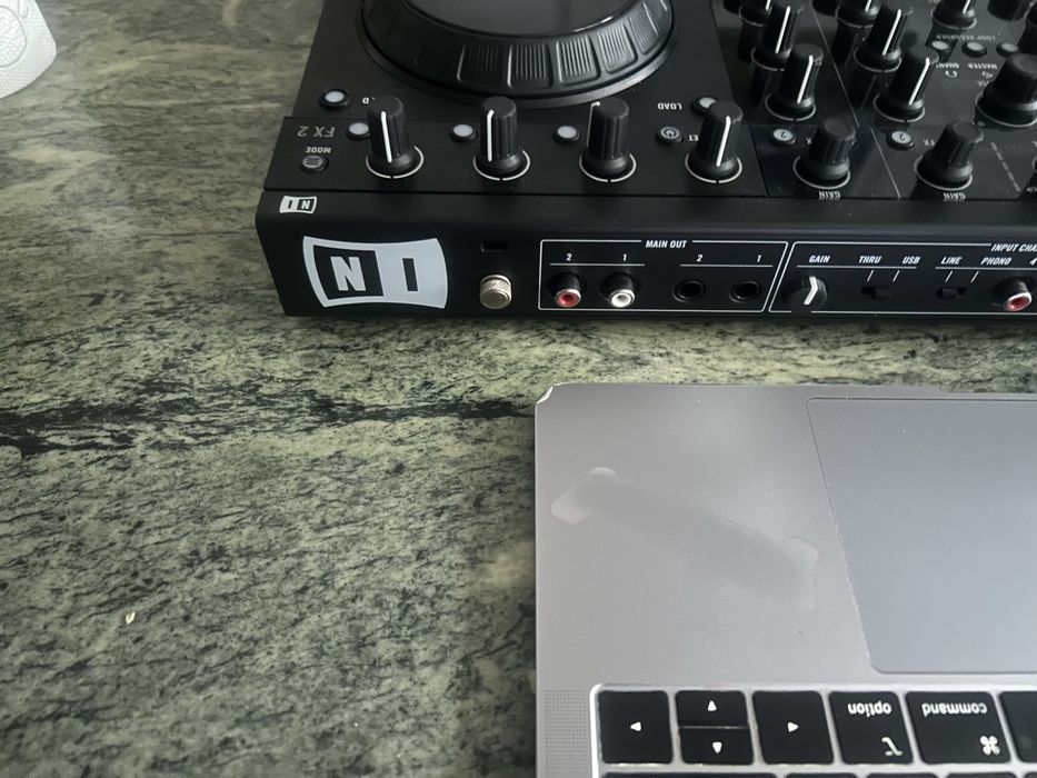 Dj Контролер TRAKTOR