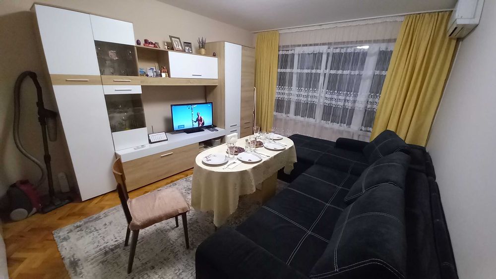 Продавам Ъглов диван с функция сън