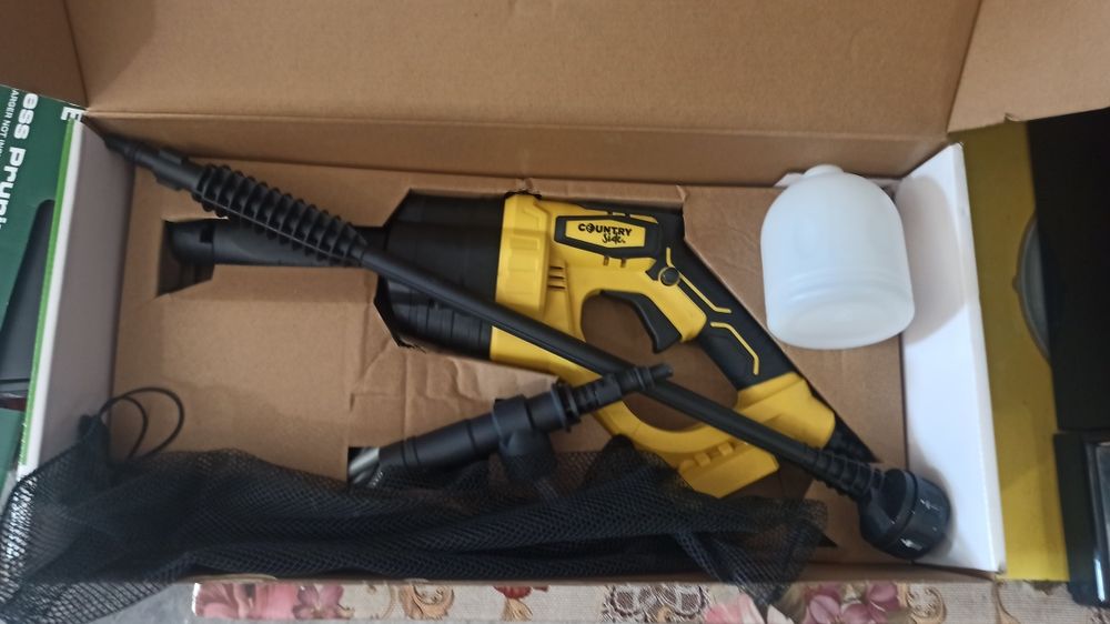 Vând pistol pt spălat cu acumulator