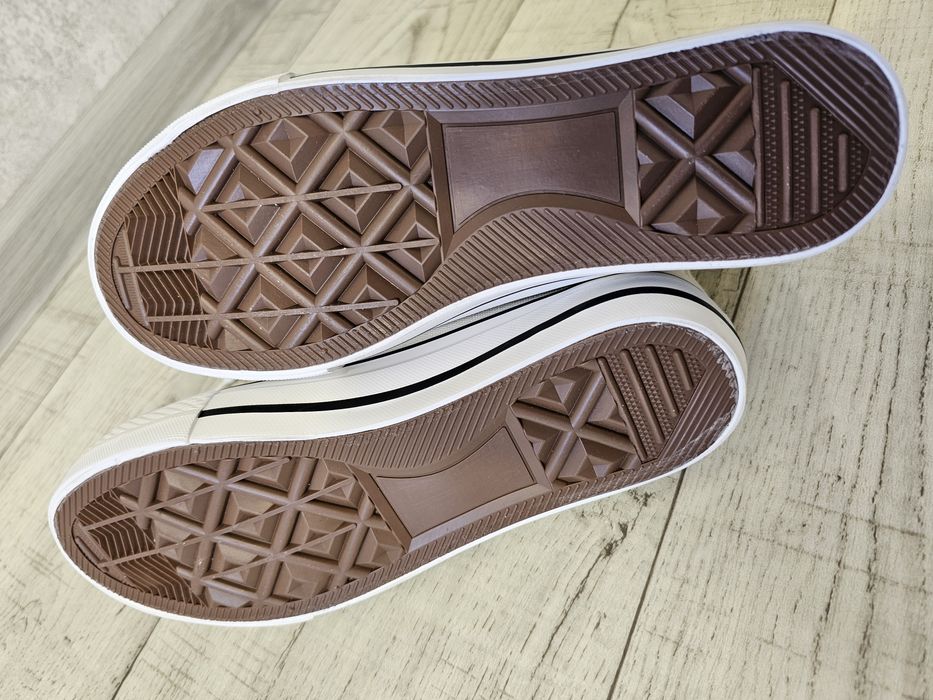 Новые белые кеды Converse