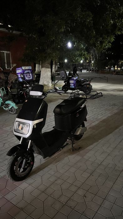 Elektr moped sotiladi