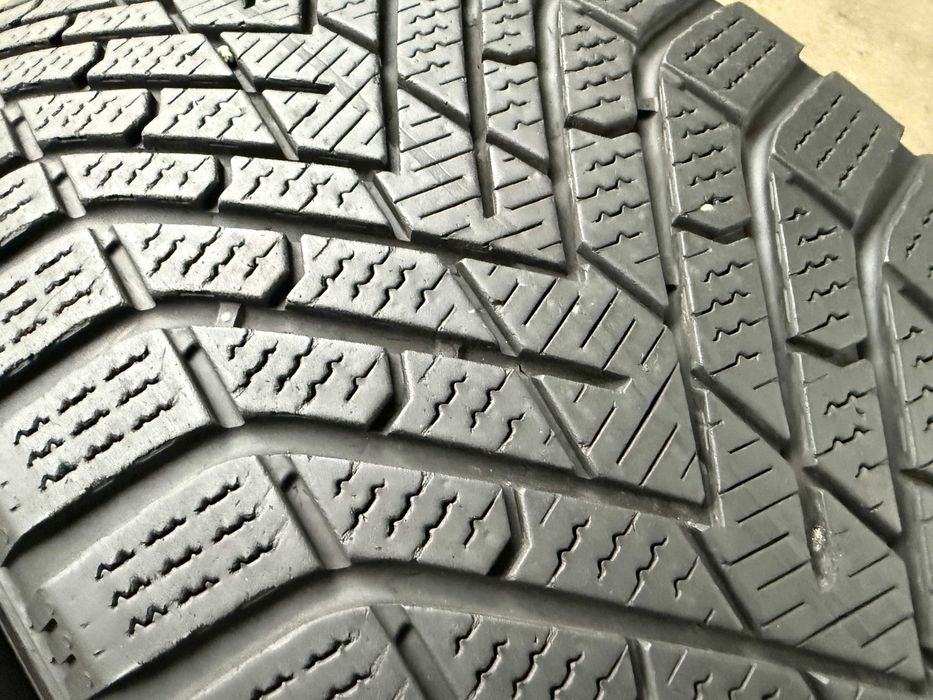 2x Anvelope Iarna 235/50 R20 seal - Pirelli Scorpion Winter 2 elect