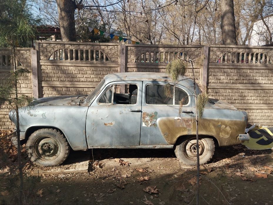 Продам Москвич 402  в среднем состоянии ,требует ремонта