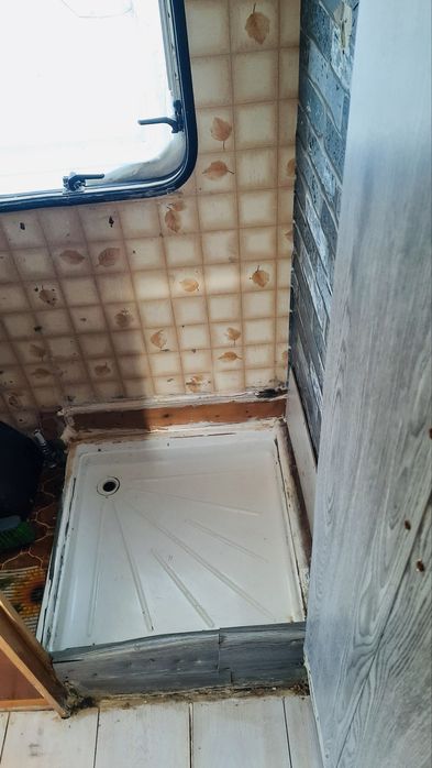 Rulota import italia de 4 persoane cu sistem incalzire - baie - bucatarie - acte ok