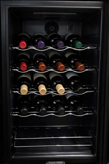 Винна хладилна витрина Taurus Chanson 24