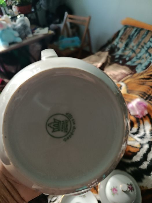 Продаю посуду немецкий сервиз и чайный сервиз