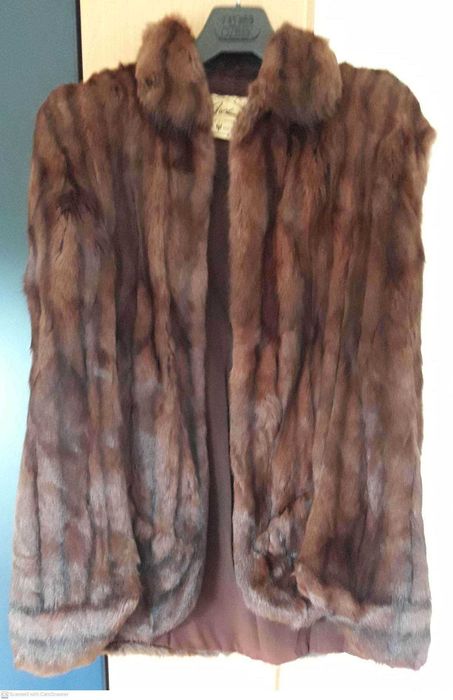 Кожена наметка-пелерина от катерица I.J. FOX FIFTH AVENUE NEW YORK