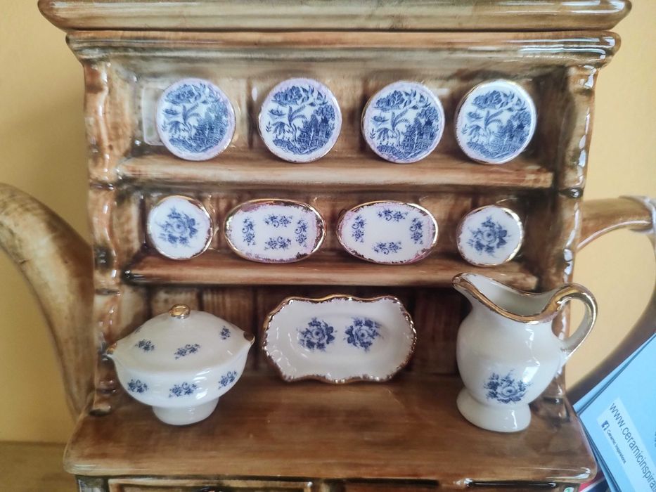 Красив ръчно изработен чайник Welsh dresser