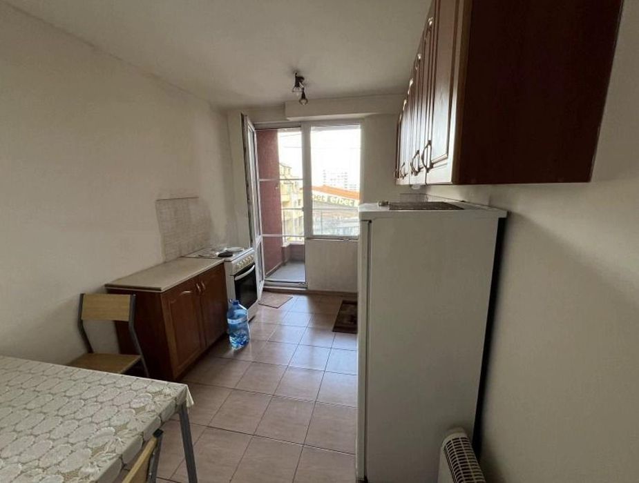 Тристаен апартамент в ж.к. Студентски град.