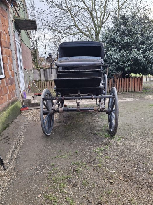 Vând trăsură victoriana