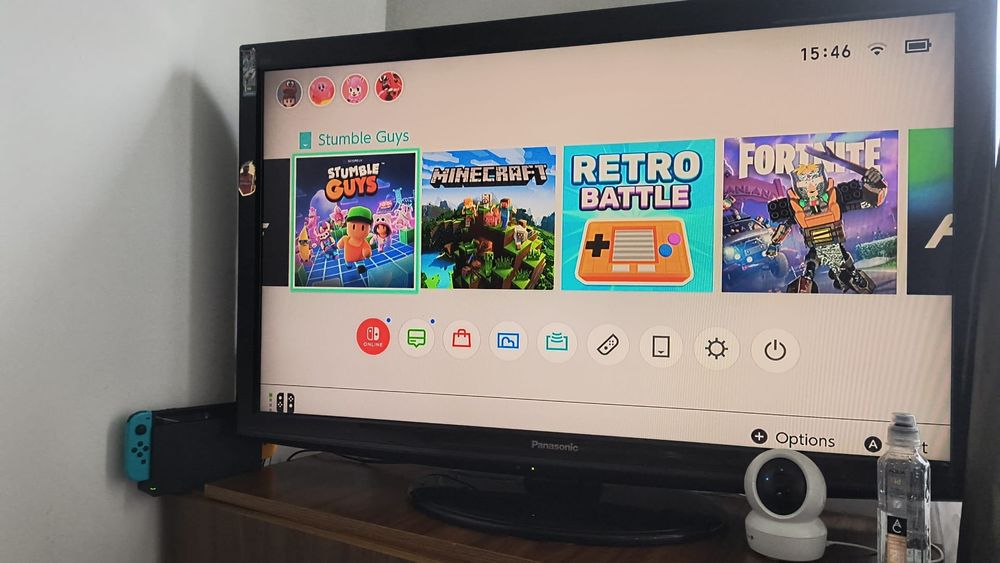 Nintendo Consolă Switch  (6 jocuri incluse, 4 Joy-Con, card memorie)