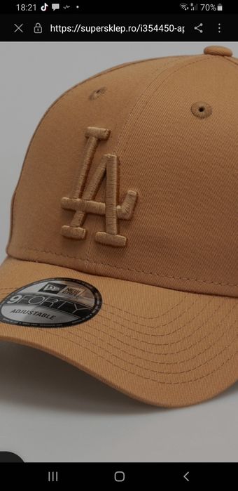 Vând șapcă nu a fost purtată