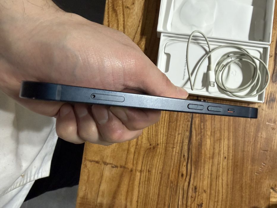 Продам iphone 13 128g