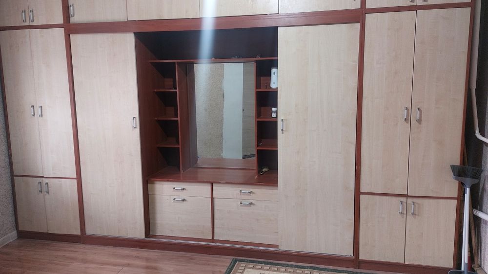 Прихошка гардироб мебель