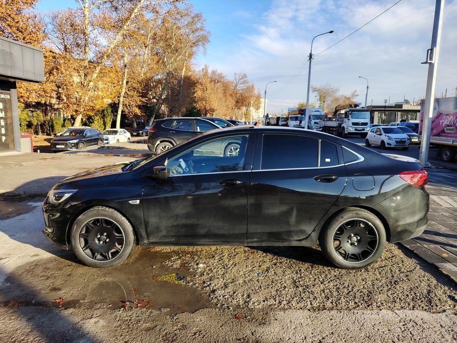 Onix premier sotiladi