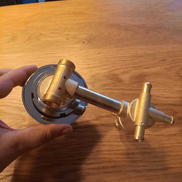 НОВ! Стенен смесител, 3 изхода, Intubation модел 10 см, месинг, хром