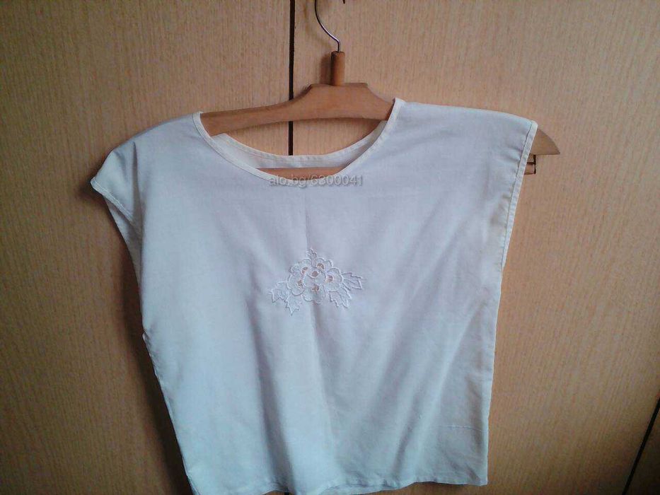 продавам елегантни дамски блузи всяка по 3 лв.