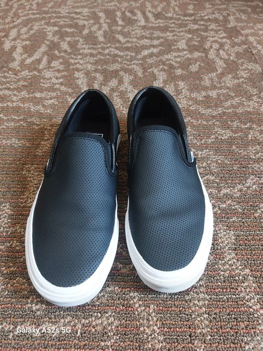 Vans piele perforata 40