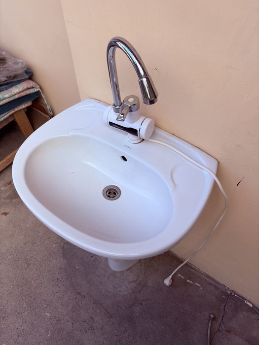 Chiuveta baie cu picior + robinet electric Delimano