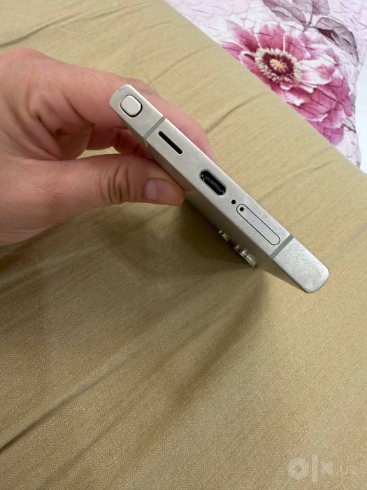 Samsung S 24 ultra 12/256 xolati ideal  1 qol  ozimizni telefon