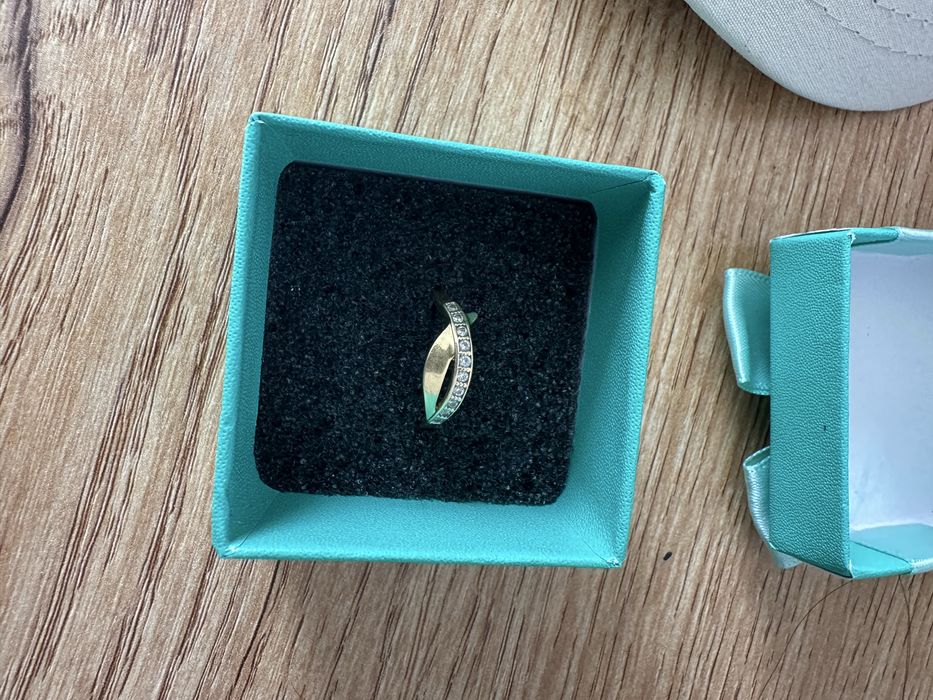 Золотое кольцо с брилиантом