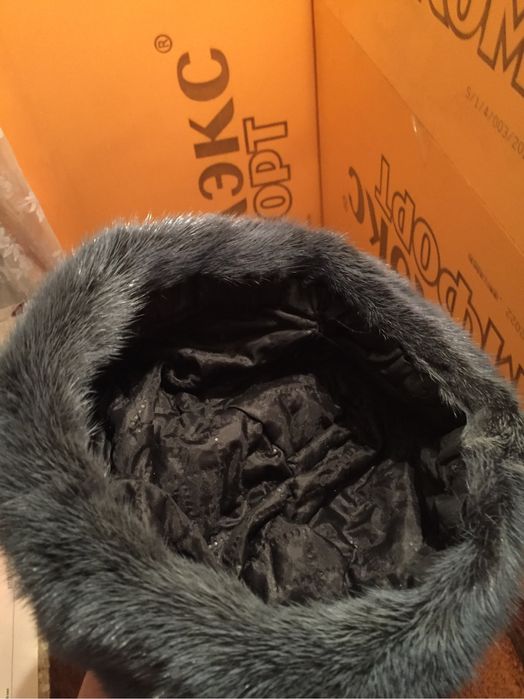 Норковые шапки на продаже