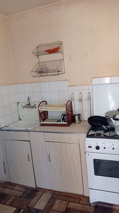 Аренда 2-комн. Квартира 1/4 этаж. Адрес микрорайон 1я остановка. Цена.