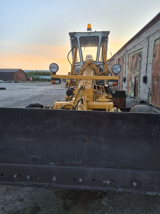 Продам автогрейдер дз 143