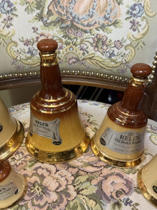 колекция от 5 стари порцеланови бутилки от уиски белс