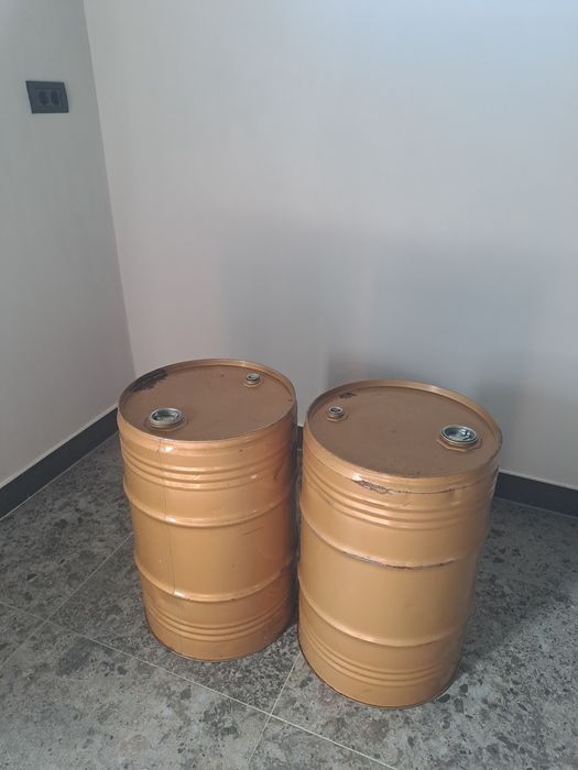 Vand 2 butoiase 60 de litri