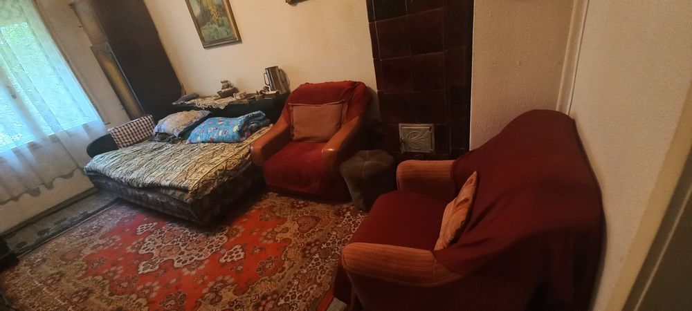 Vând biblioteca din lemn masiv