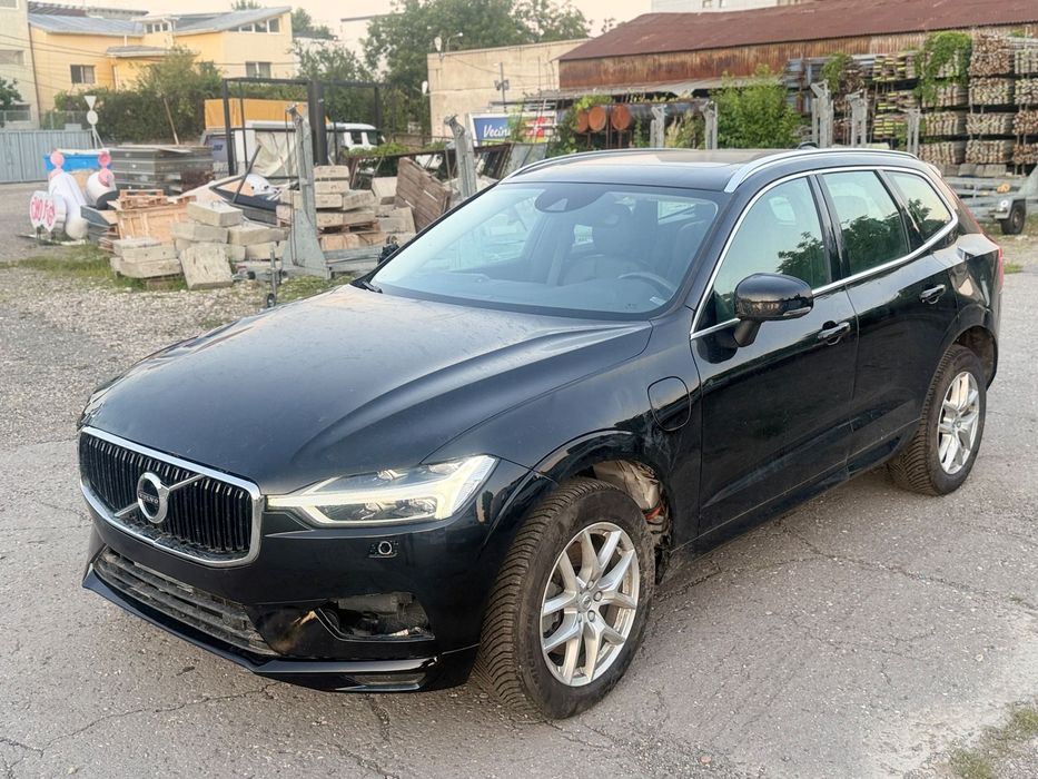 Volvo XC 60 2020, hybrid Plug-In, tractiune 4x4, inmatriculata, usor avariata