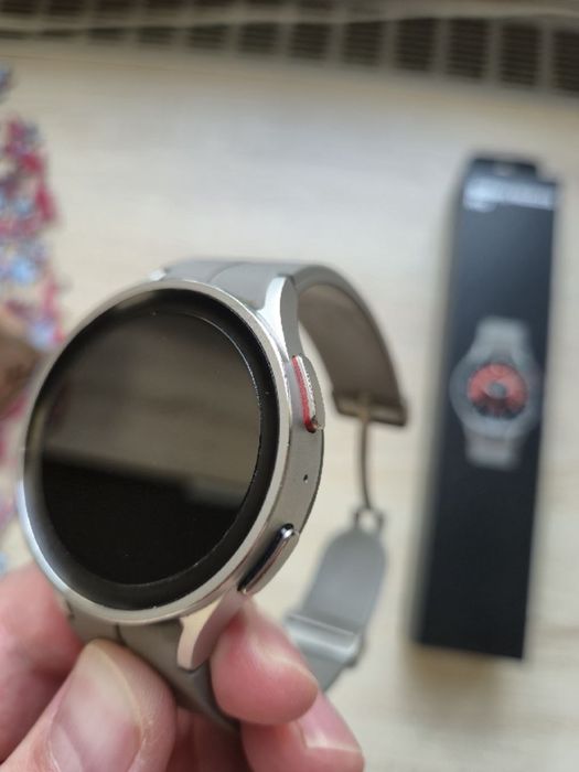 Продам смарт-часы Galaxy Watch 5 Pro