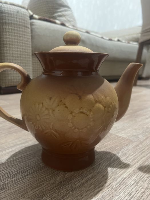 Старые кувшины и вазы