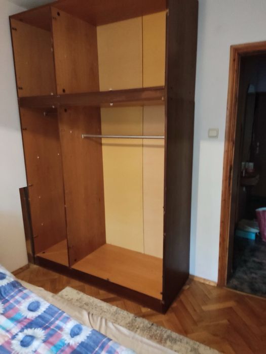 Масивен гардероб