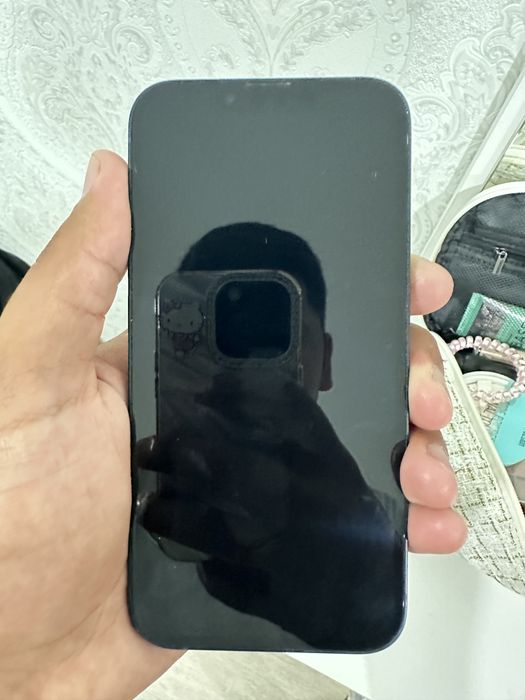 Продам Iphone 13