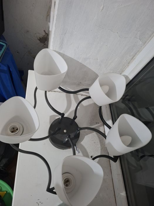 Продам люстру пять ламп