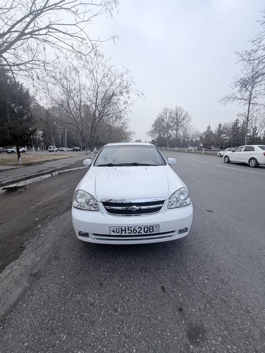 Родпется автомобиль Lacetti