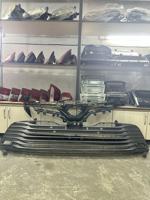 Решетки оригинал Тойота Камри 70 европа