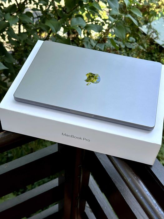 Apple MacBook Pro 14-inch // M3 // 512GB // 100% Bateria