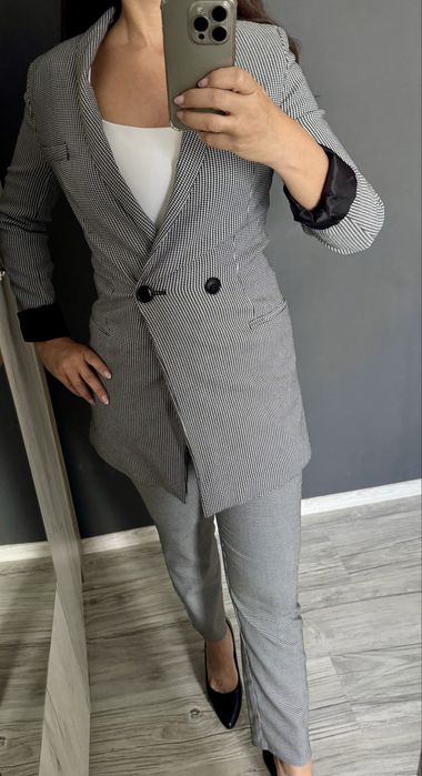 Бял  костюм S размер  Zara