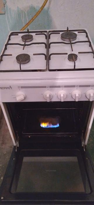 Газ плита жасап тур