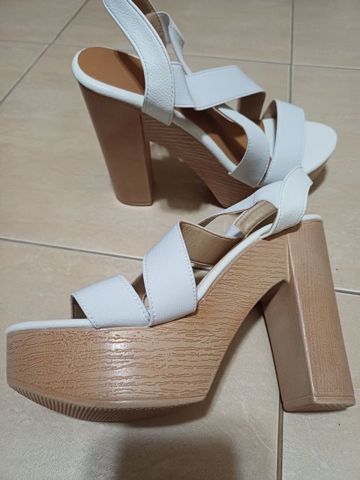 Дамски сандали на платформа