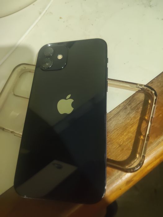 iPhone 12 într-o stare foarte buna