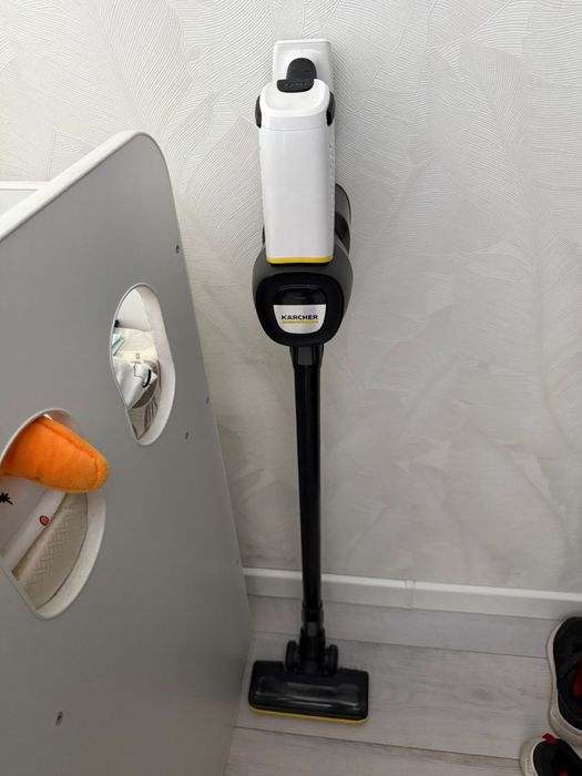 Продам пылесос Karcher VC4