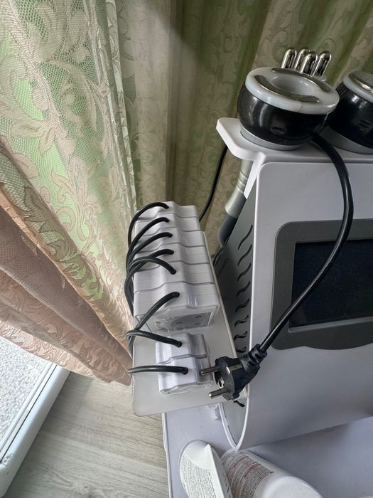 Продавам професионален козметичен апарат за тяло